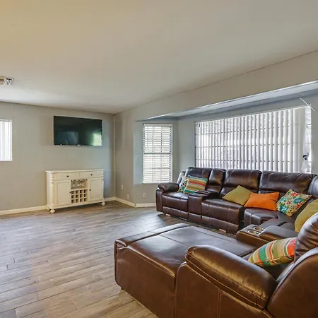 Updated El Centro Home With Private Patio